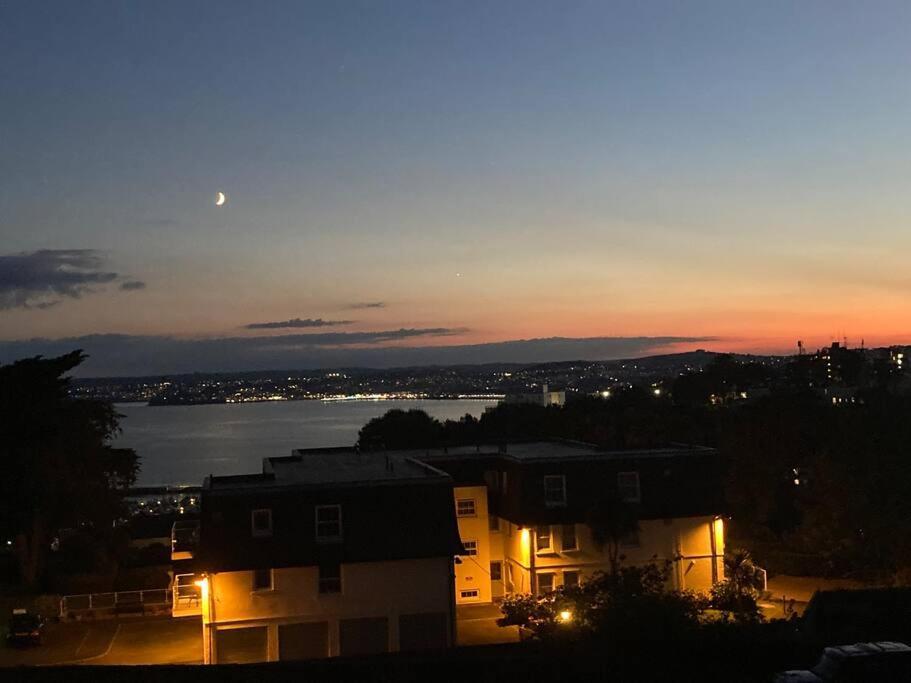 Number 7 Torquay Stunning Sea Views Apartamento Exterior foto