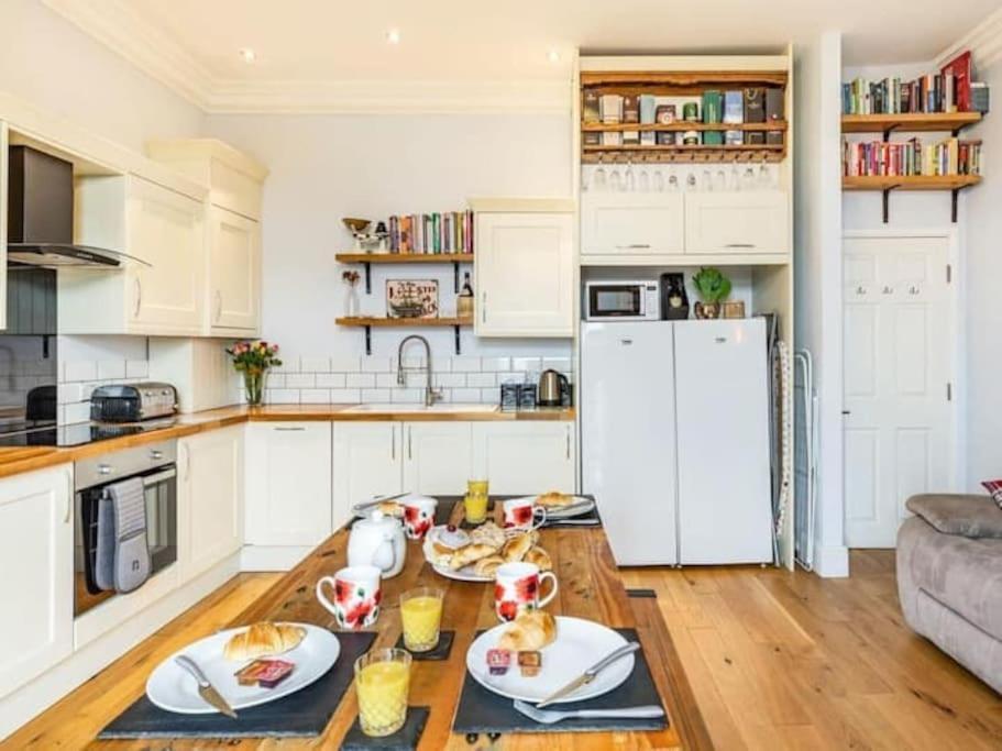 Number 7 Torquay Stunning Sea Views Apartamento Exterior foto